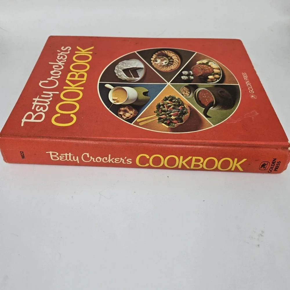 Vintage Betty Crocker's Cookbook Red Hardcover 1975 Pie Cover Bound‎ Edition